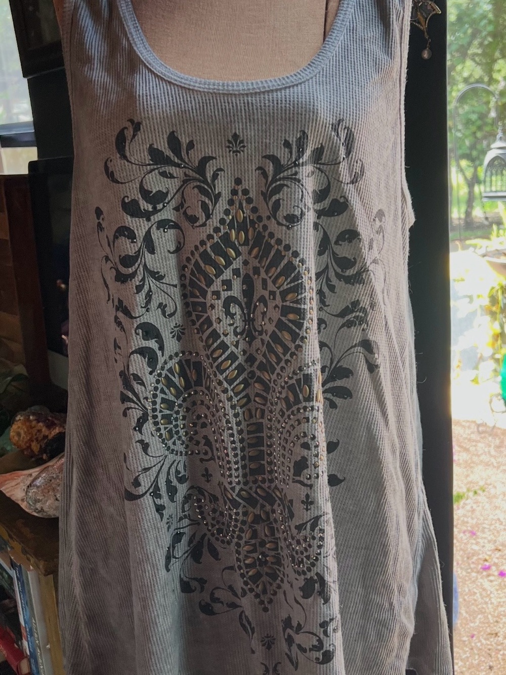 VOCAL women’s studded fleur d lis tank top size xl from Witch’s estate sale